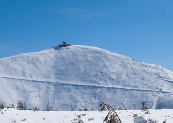 Race na Śnieżce. Kibice naruszyli przepisy Karkonoskiego Parku Narodowego